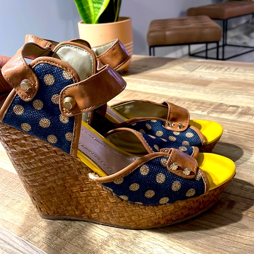 Polka dot wedges
